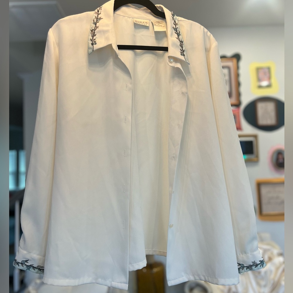 Koret White Shirt with Floral Embroidery
